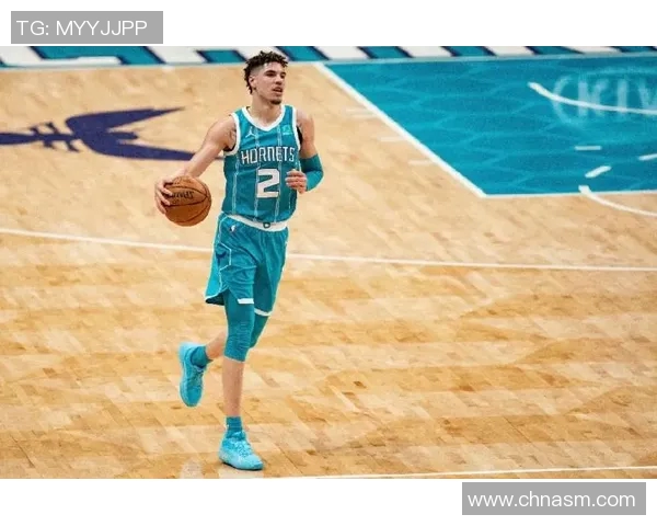 特雷杨的篮球传奇之路：从新秀到全明星的成长历程与挑战